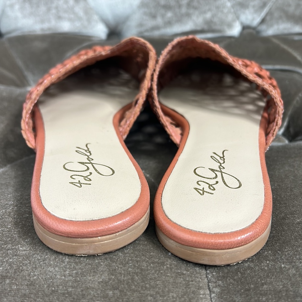 42 Gold Charmed basket weave woven leather mules - Picture 6 of 7